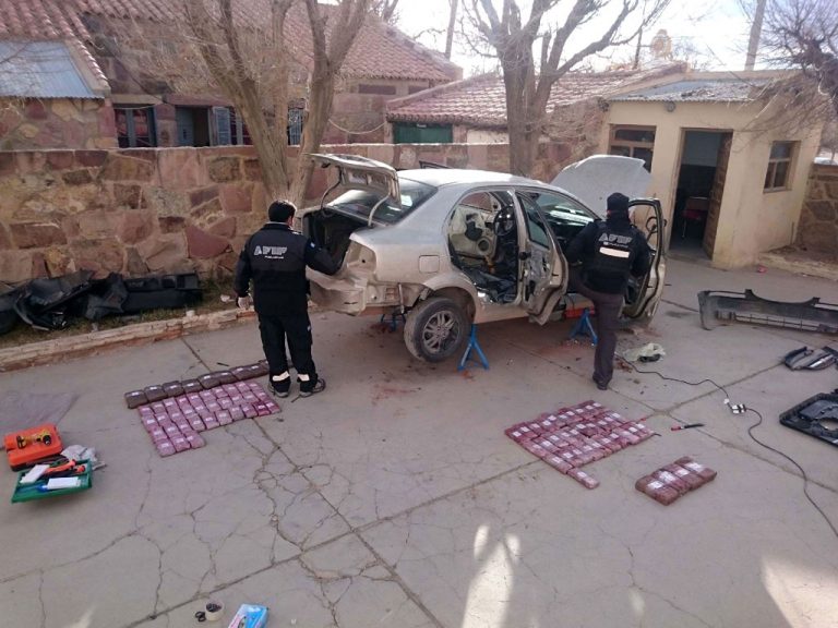 Secuestran Kilo De Marihuana Y Casi De Coca Na Ocultos En Un Auto