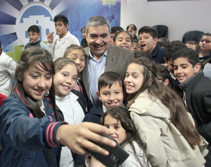 Chicos de Escuela Patricias Argentinas visitan al Intendente