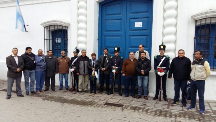 Ex combatientes, amigos y parientes, en la Casa Histórica