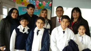 Alumnos de la Escuela Pantaleón Fernández junto a su directora Isabel Ledesma, la supervisora María Delicia Mamaní e invitados especiales.