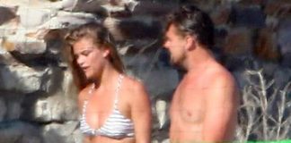 Leonardo DiCaprio y su actual novia la modelo Nina Agda no ocultaron su amor en las playas de Malibú.