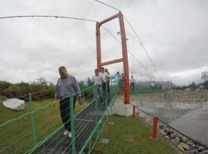 puente peatonal en Escaba