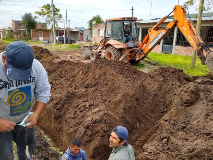 Agua-potable-en-un-loteo-de-Alberdi